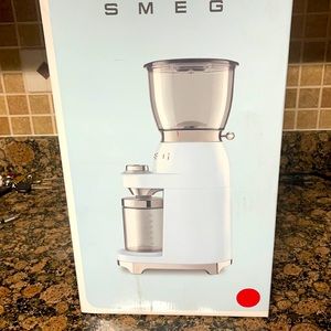 SMEG coffee grinder